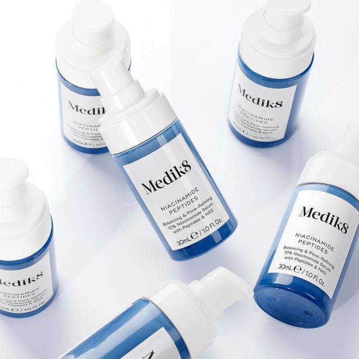СИРОВАТКА ДЛЯ ОБЛИЧЧЯ З НІАЦИНАМІДОМ 10% NIACINAMIDE PEPTIDES MEDIK8