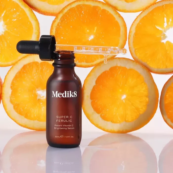 СИРОВАТКА ДЛЯ ОБЛИЧЧЯ З ВІТАМІНОМ С — SUPER C FERULIC™ MEDIK8