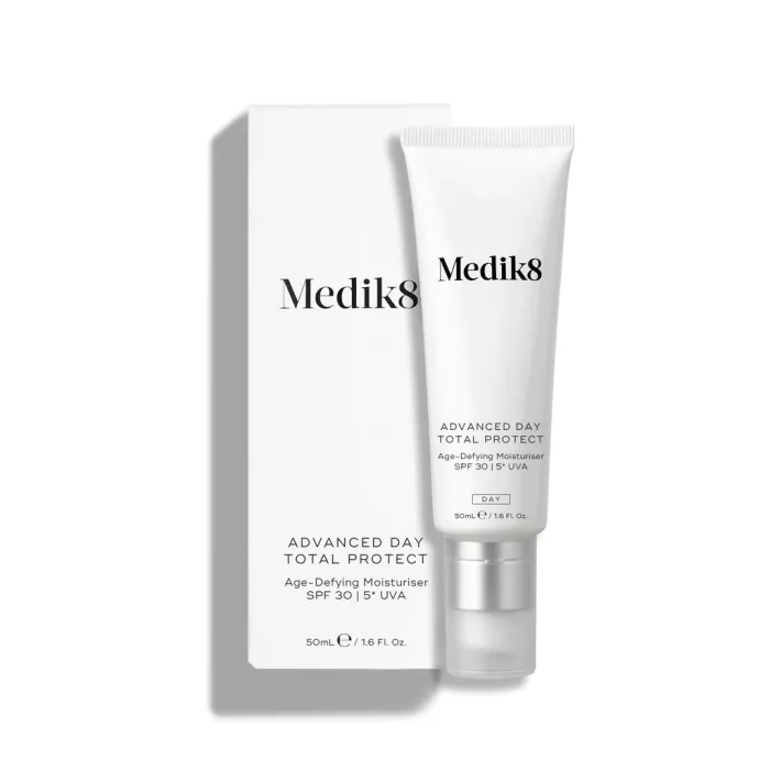 АНТИВІКОВИЙ СОНЦЕЗАХИСНИЙ КРЕМ З SPF 30 ADVANCED DAY TOTAL PROTECT™ MEDIK8
